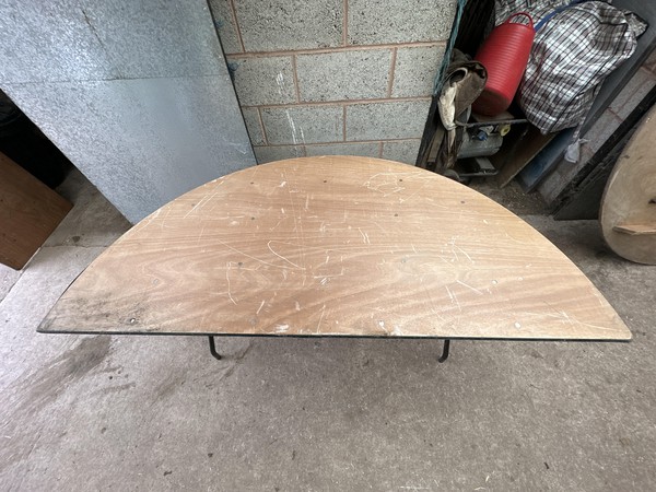 Secondhand Used 10 Round Tables with Folding Metal Legs For Sale