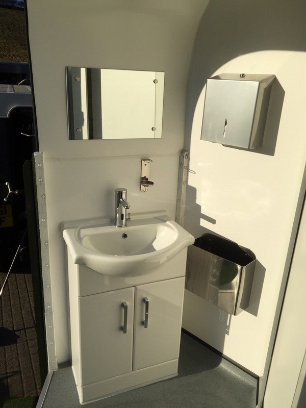Secondhand Used Converted Rice Horsebox Luxury Toilets For Sale