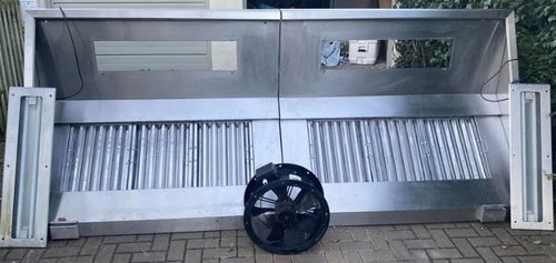 Secondhand Stainless Steel Cooker Hood with Fan, Filter and 2 Lights For Sale Secondhand Stainless Steel Cooker Hood with Fan, Filter and 2 Lights For Sale