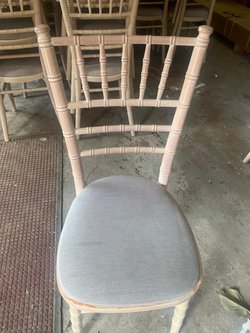 Secondhand Used Limewash Chiavari Chairs For Sale