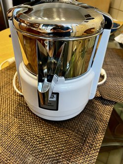 Secondhand Used Waring Professional Juice Extractor 6001X For Sale