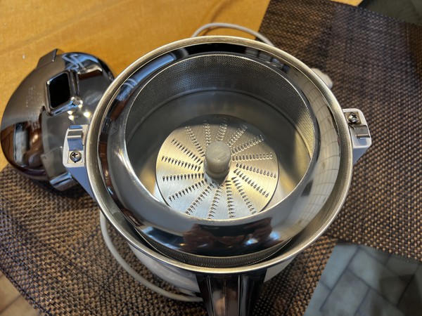 Secondhand Used Waring Professional Juice Extractor 6001X