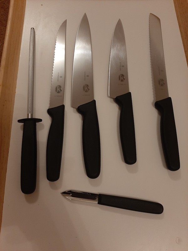 Selling Victorinox 11 Piece Knife Set