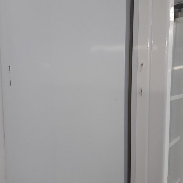 Slight damaged display fridge