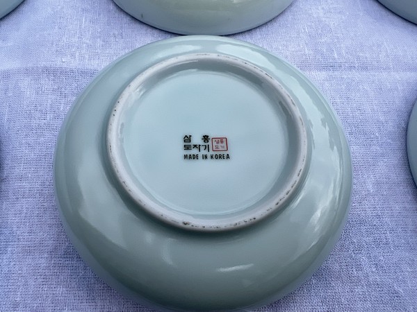 Used White Ceramic Dish Plates