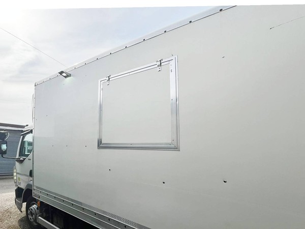 Catering truck with side hatch