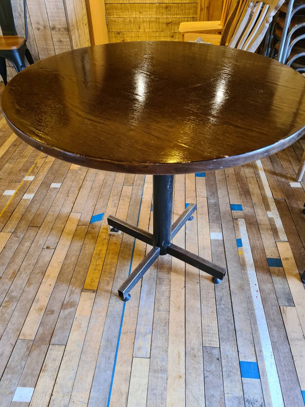Round pub tables