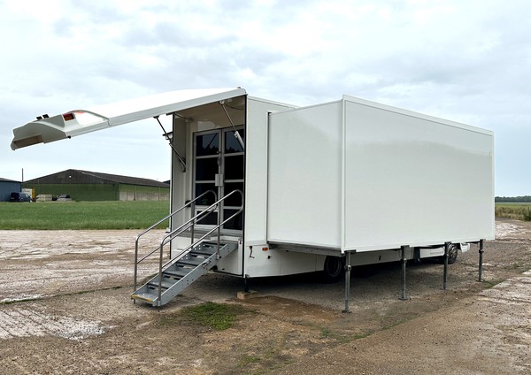 Exhibition truck with rear access