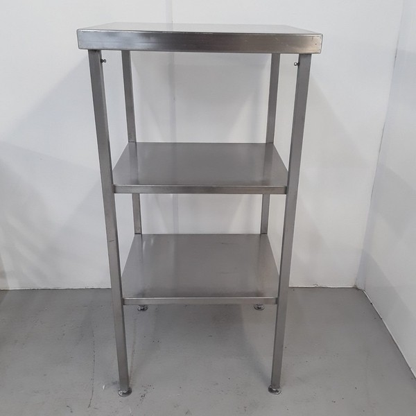 Stainless steel shelves ideal for all professional kitchens.