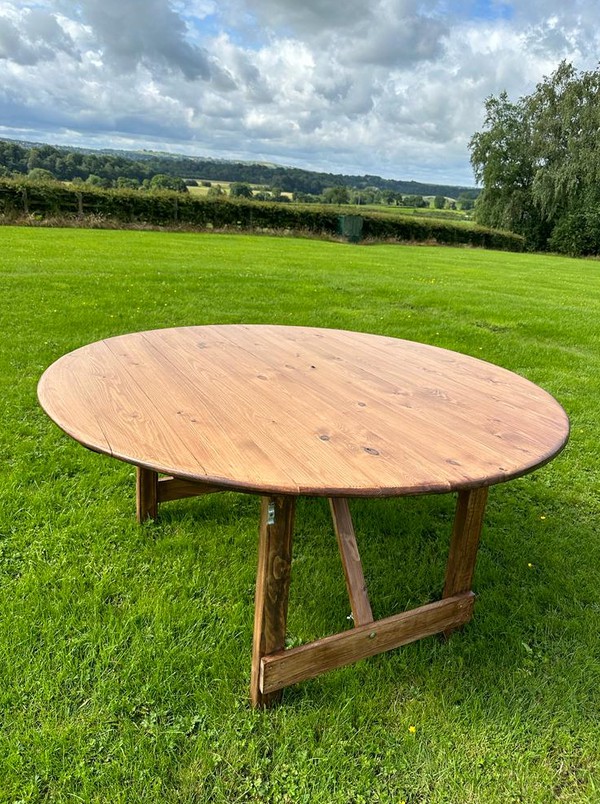 New Rustic Round Folding Trestle / Banqueting Tables