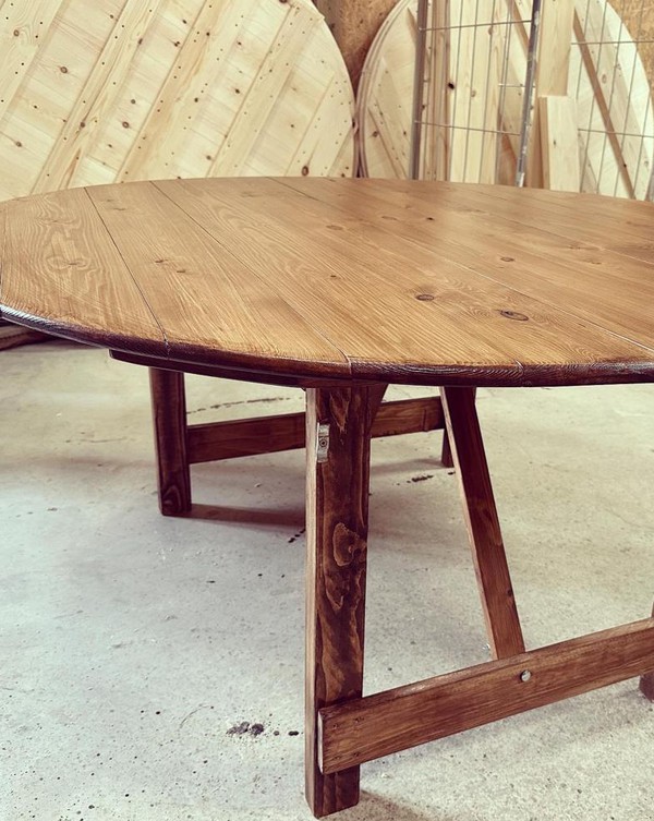 Unused Rustic Round Folding Trestle / Banqueting Tables For Sale