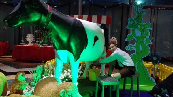Jack and the Beanstalk cow prop