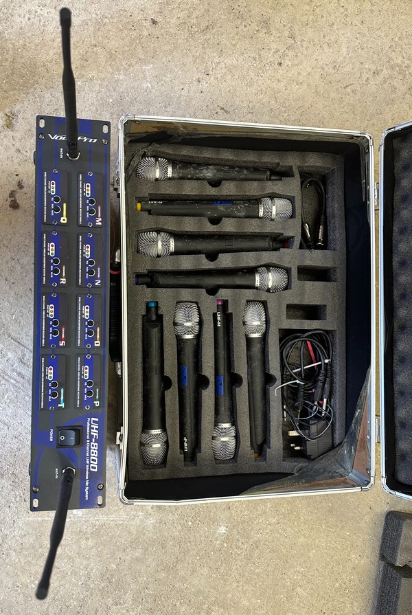 Secondhand VocoPro UHF-8800 Pack 8-Channel Wireless Microphone System For Sale
