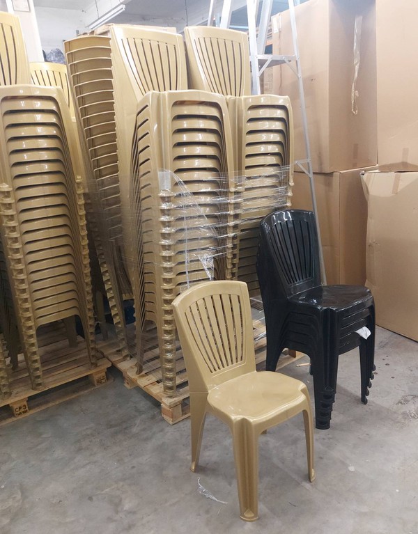 Plastic stacking chairs (Gold or Black)