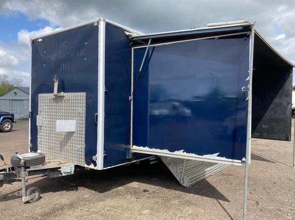 Used Twin Axle Enclosed Trailer with Pop Out For Sale