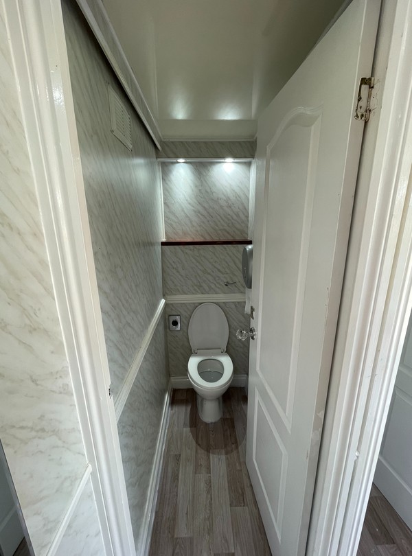 Secondhand 3+1 Luxury Loo For Sale