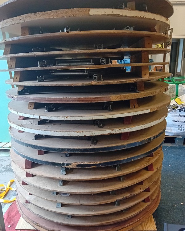 Secondhand 4 Foot Round Tables For Sale
