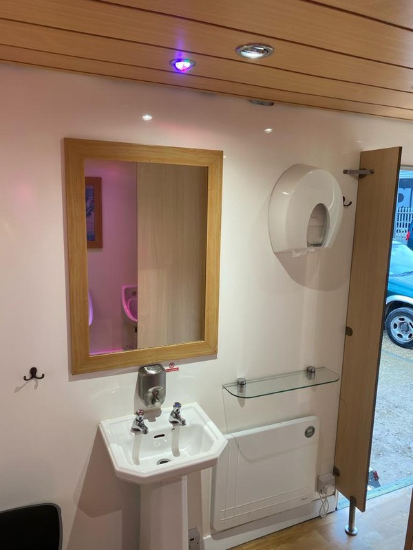 Buy Luxury 4+1 Shaw Services Toilet Trailer