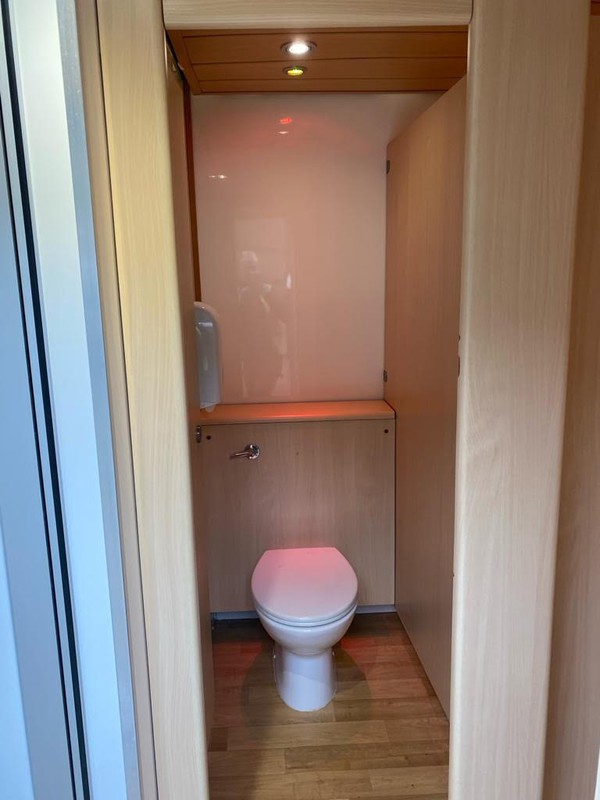 Second Hand Luxury 4+1 Shaw Services Toilet Trailer