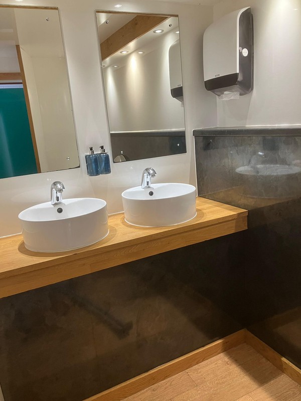 2+1 Luxury Recirculating Toilet Unit Sink Area