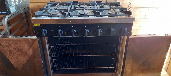 Secondhand 2x Buffalo 6 Burner Propane Gas Oven For Sale