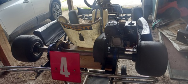 Kart back axel with brake