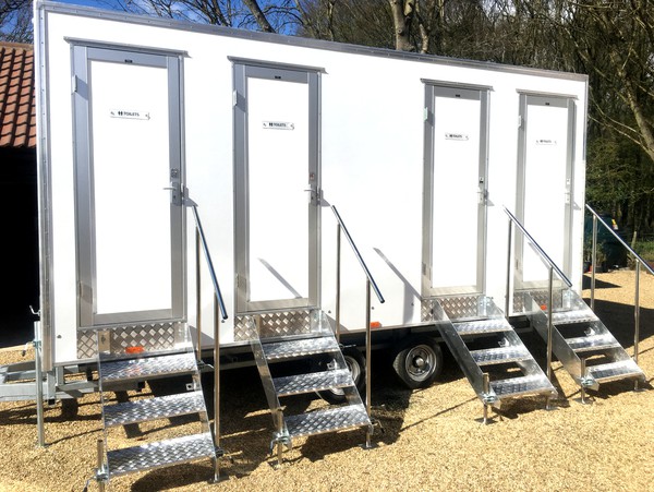 Secondhand Used Luxury 4 Bay Toilet Trailer For Sale