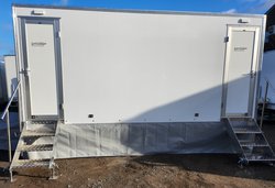 Secondhand Used Luxury 2+2 Toilet Trailer For Sale