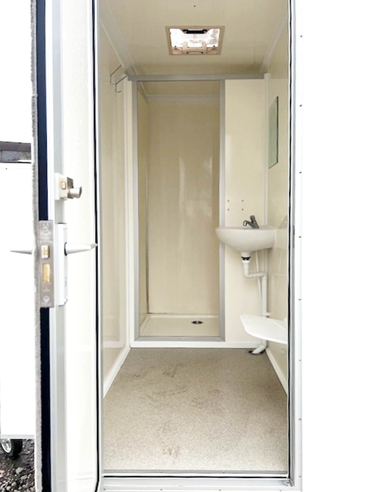 Secondhand Toilet Units Shower Units 5x 5 Bay Shower Trailers Worcestershire