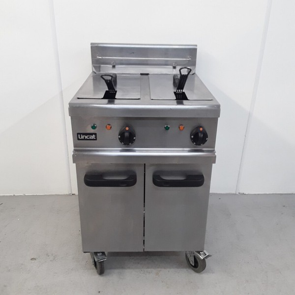 Secondhand Used Lincat OE7113 Double Fryer For Sale