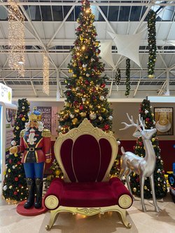 Secondhand Used Red Santa Throne For Sale