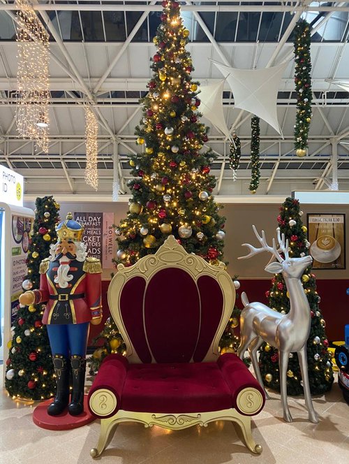 Secondhand Used Red Santa Throne For Sale Secondhand Used Red Santa Throne For Sale