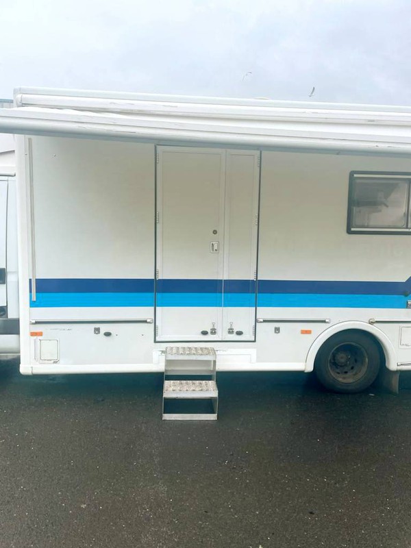 film unit catering truck / Van