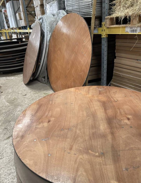5Ft round table for 10 guests