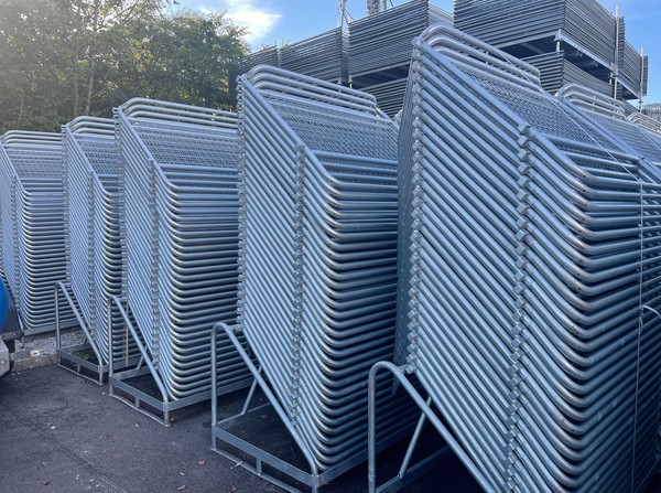 Secondhand Used 10x Official Met Barriers For Sale