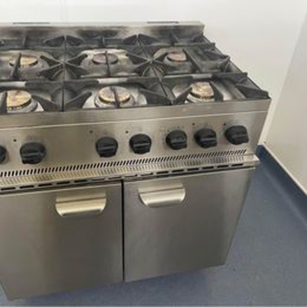 Stainless steel range cooker with double oven