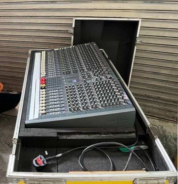 24x channel mixing desk for bands