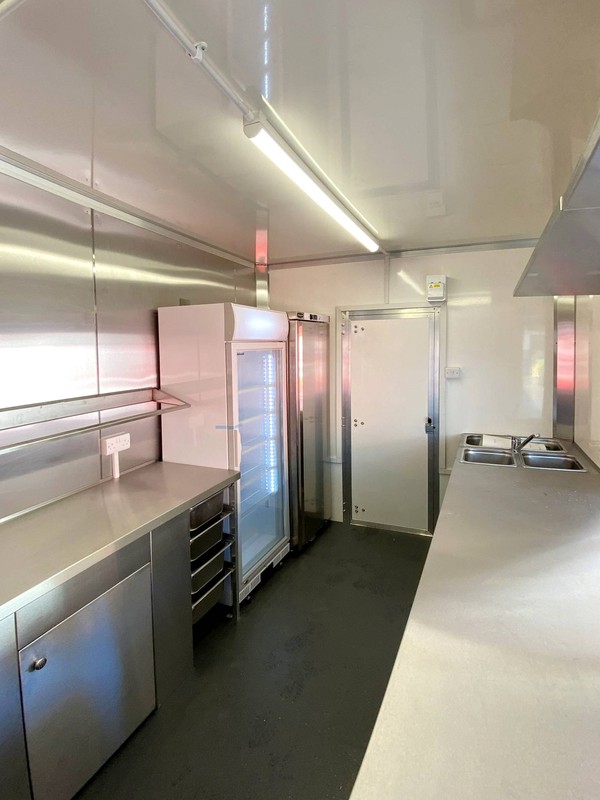 Stainless steel interior - Catering trailer