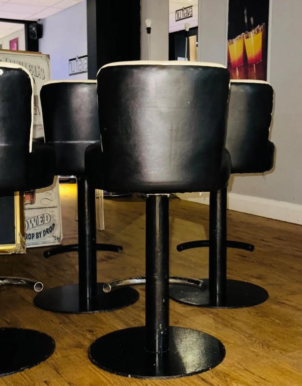 bar stools with footrests and back rests