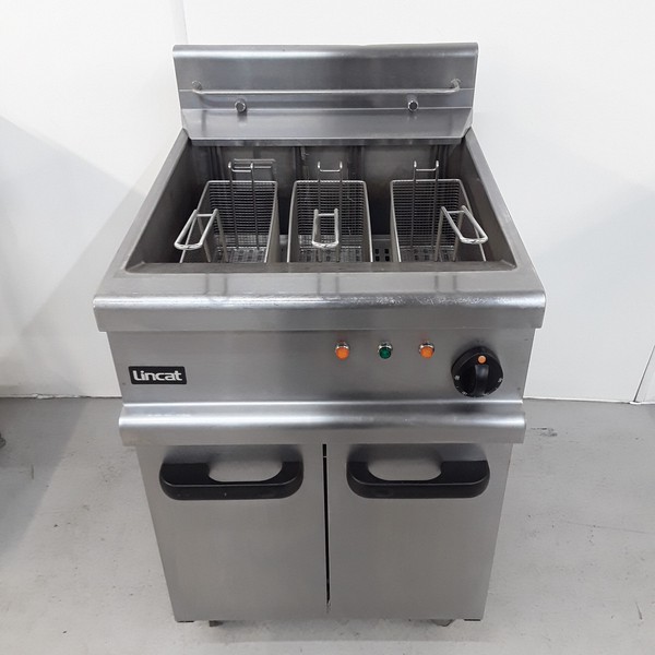 Secondhand Used Lincat Triple Freestanding Fryer For Sale