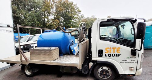 Toilet service truck with vacuum tank Toilet service truck with vacuum tank