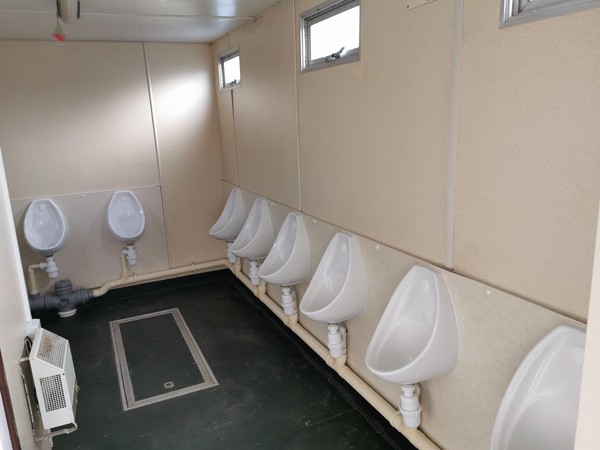 Mobile Toilet Trailer With Urinals