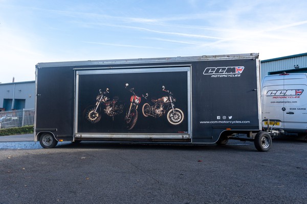 Exhibition trailer with large slide out pod