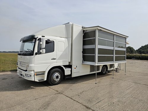 Podded Gullwing Mobile Medical Unit Podded Gullwing Mobile Medical Unit