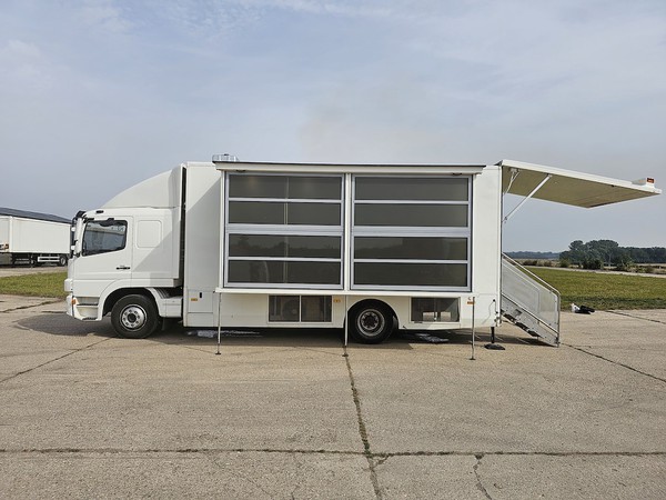Exhibition truck with rear access