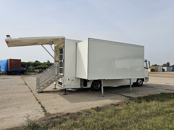 Podded Gullwing Mobile Exhibition Sales Unit
