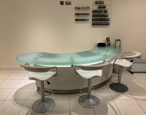 Nail Bar And Varnishes For Sale Nail Bar And Varnishes For Sale