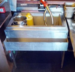 Stainless Steel Back Bar Ice Well With Bottle Speed Rail - USED