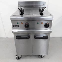 Secondhand Used Lincat Double Fryer OE7113 For Sale