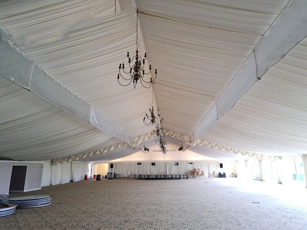 Marquee lining with heating ducts
